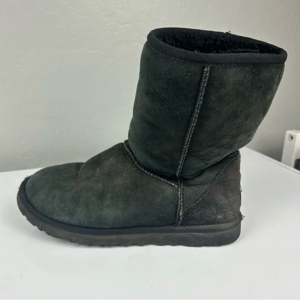 UGG Australia black suede classic short 5825 pull on winter boot size 5